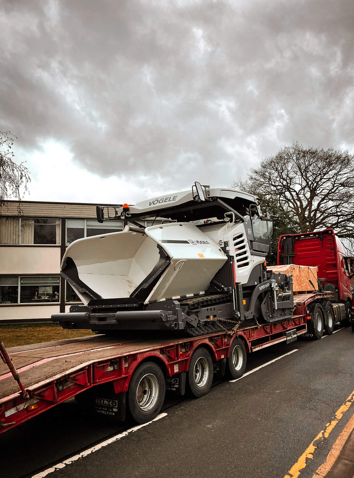 Vogele Super 1600-3i Tarmac paver ion the track